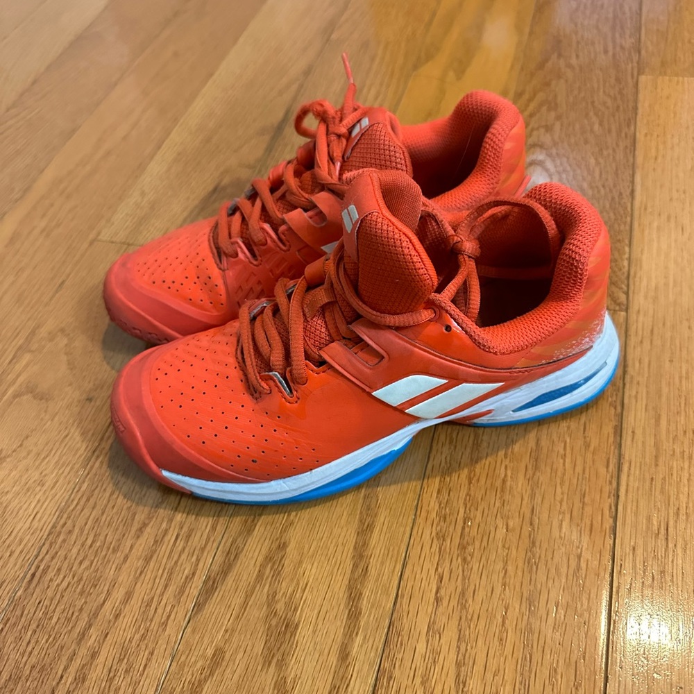 BABOLAT boys/girls tennis shoes.